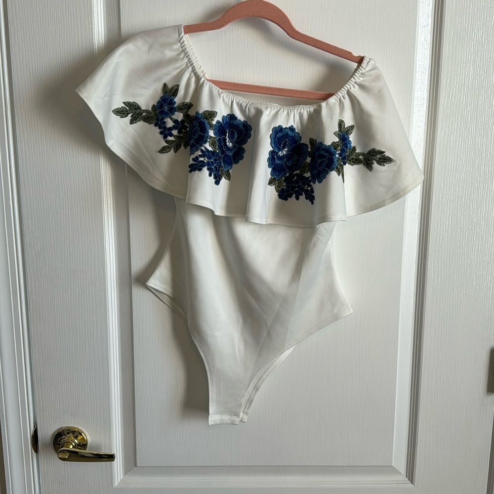 Off the Shoulder Super Cute Bodysuit!